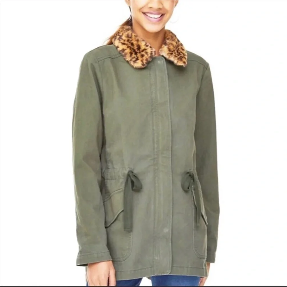 Loft leopard print faux fur collar medium